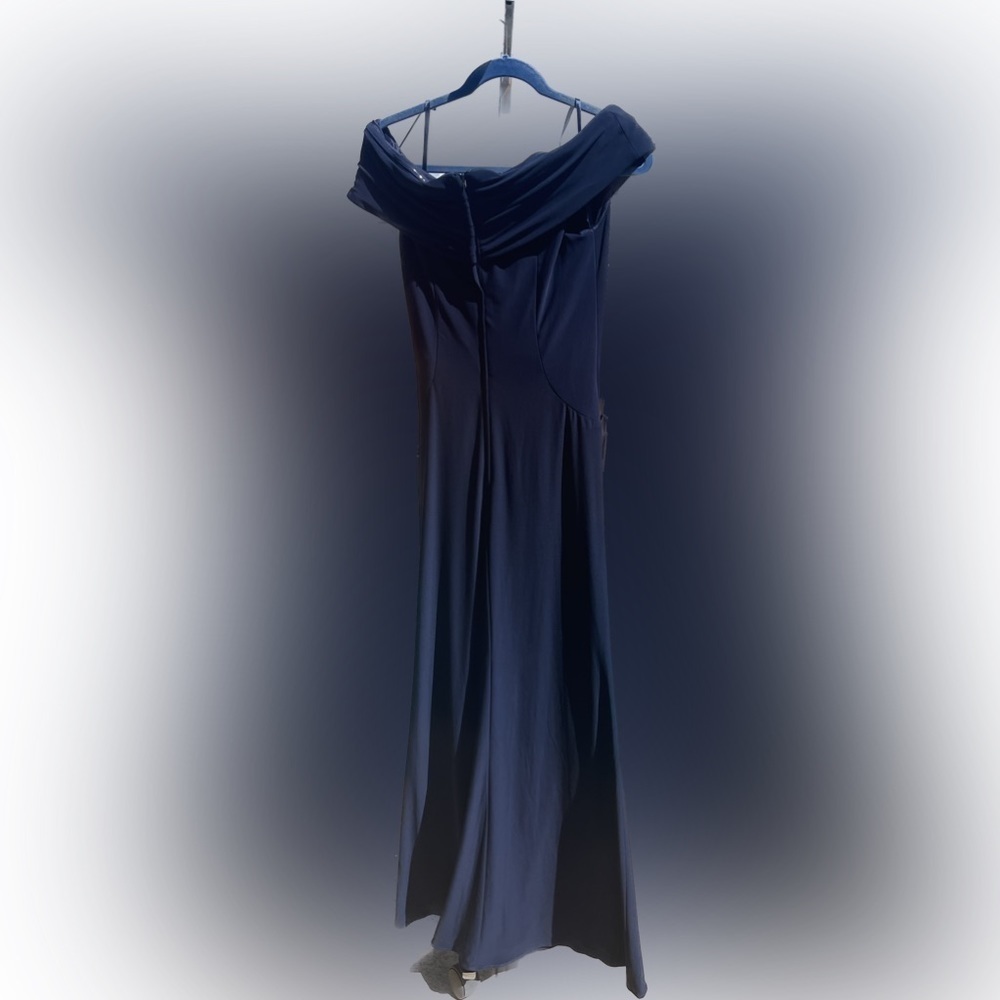NWOT La femme Ruched Surplice Jersey Gown off shoulder size 6 navy - Picture 7 of 7